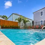 Hosteeva Modern Condo Near Magazine St & Close To Fq