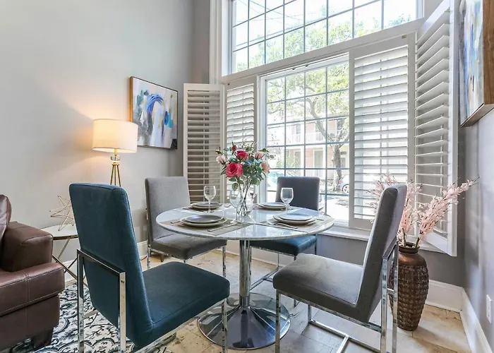 Hosteeva Modern Condo Near Magazine St & Close To Fq
